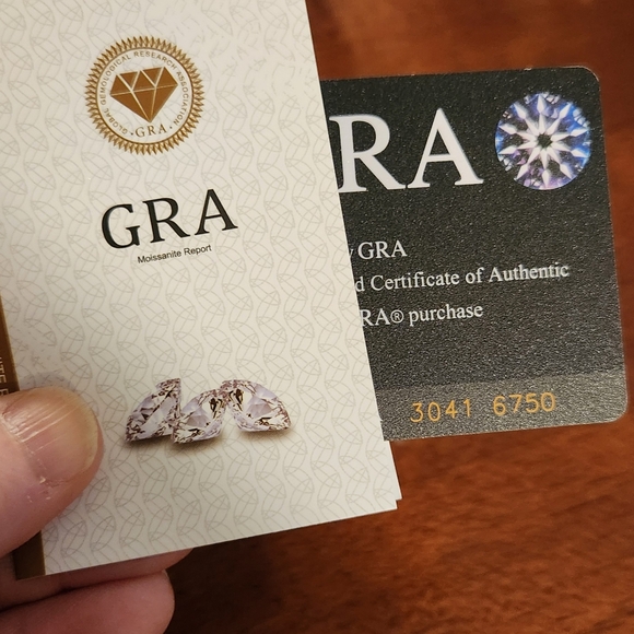 Moissanite engagement ring - Picture 6 of 10